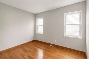 2630 N Bartlett Ave, Milwaukee, WI 53211 - Photo 8