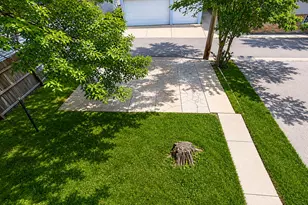 2630 N Bartlett Ave, Milwaukee, WI 53211 - Photo 4