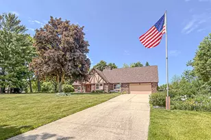 W274N4237 Clara Ct, Pewaukee, WI 53072 - Photo 1