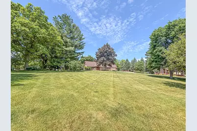 W274N4237  Clara Ct, Pewaukee, WI 53072 - Photo 4