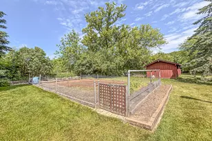 W274N4237 Clara Ct, Pewaukee, WI 53072 - Photo 34