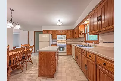 W274N4237  Clara Ct, Pewaukee, WI 53072 - Photo 14