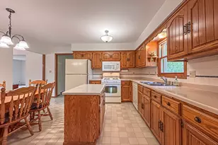 W274N4237 Clara Ct, Pewaukee, WI 53072 - Photo 14