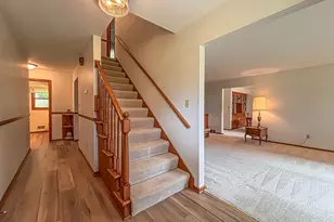 W274N4237 Clara Ct, Pewaukee, WI 53072 - Photo 6