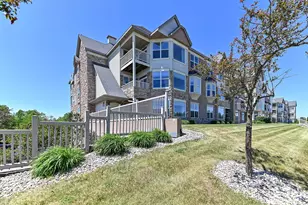 6995 S Riverwood Blvd, Franklin, WI 53132 - Photo 2