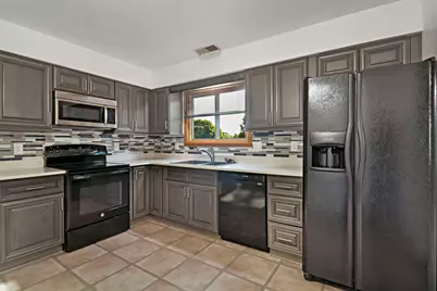 5509  Cambridge Ln, Racine, WI 53406 - Photo 2