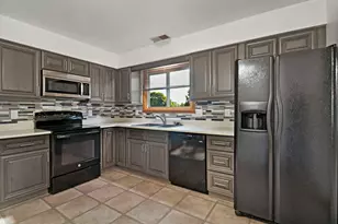 5509 Cambridge Ln, Racine, WI 53406 - Photo 2