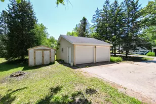 N6924 Oak Ln, Sugar Creek, WI 53121 - Photo 6