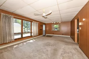 N6924 Oak Ln, Sugar Creek, WI 53121 - Photo 14
