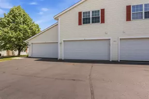 727 Wood River Ct, West Bend, WI 53095 - Photo 18