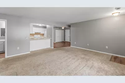 727  Wood River Ct #4, West Bend, WI 53095 - Photo 4