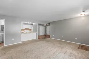 727 Wood River Ct, West Bend, WI 53095 - Photo 4
