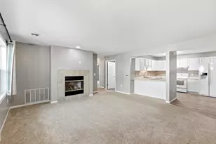 727 Wood River Ct, West Bend, WI 53095 - Photo 2
