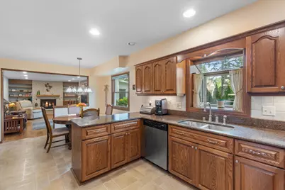 15655  Monet Ct, Brookfield, WI 53005 - Photo 12