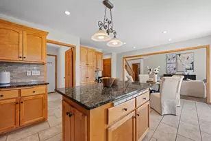 W234N7698 Grey Moss Ct, Sussex, WI 53089 - Photo 6