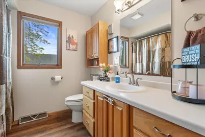 617  Wellington Dr #619, West Bend, WI 53090 - Photo 14
