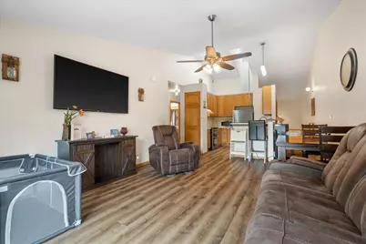 617  Wellington Dr #619, West Bend, WI 53090 - Photo 6
