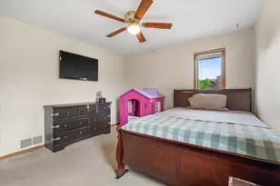 617 Wellington Dr, West Bend, WI 53090 - Photo 16