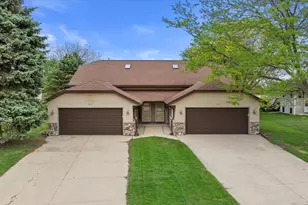 617 Wellington Dr, West Bend, WI 53090 - Photo 2