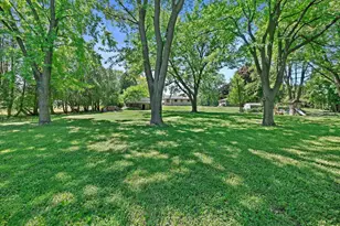 8874 S 81st St, Franklin, WI 53132 - Photo 10
