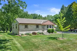 8874 S 81st St, Franklin, WI 53132 - Photo 2