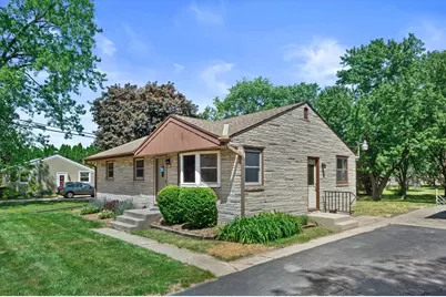 8874 S 81st St, Franklin, WI 53132 - Photo 4