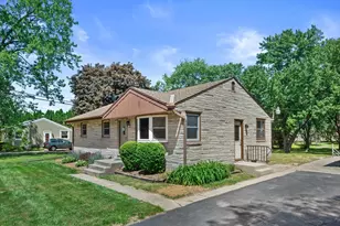 8874 S 81st St, Franklin, WI 53132 - Photo 4