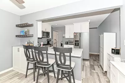 N90W16702  Pershing Ave, Menomonee Falls, WI 53051 - Photo 6