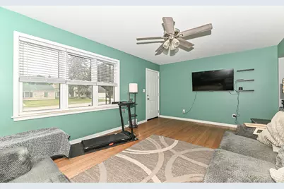 N90W16702  Pershing Ave, Menomonee Falls, WI 53051 - Photo 8