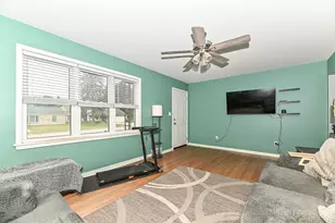 N90W16702 Pershing Ave, Menomonee Falls, WI 53051 - Photo 8