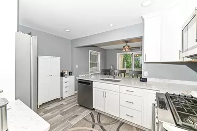 N90W16702  Pershing Ave, Menomonee Falls, WI 53051 - Photo 4