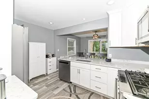 N90W16702 Pershing Ave, Menomonee Falls, WI 53051 - Photo 4