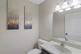 N76W14482 Northpoint Dr, Menomonee Falls, WI 53051 - Photo 10