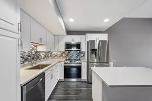 N16W26533 Tall Reeds Ln, Pewaukee, WI 53072 - Photo 6