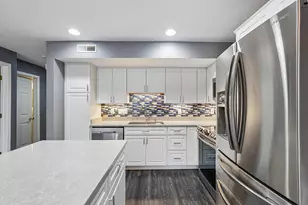 N16W26533 Tall Reeds Ln, Pewaukee, WI 53072 - Photo 8