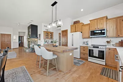 1758  Bess Ct, Oconomowoc, WI 53066 - Photo 8