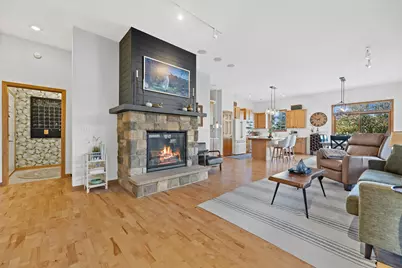 1758  Bess Ct, Oconomowoc, WI 53066 - Photo 4
