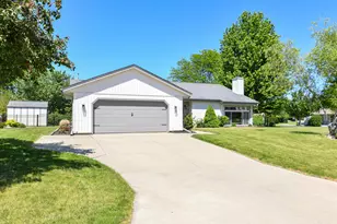 4100 W Fieldview Ct, Franklin, WI 53132 - Photo 2