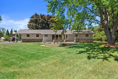 W226N8041  Longview Dr, Waukesha, WI 53089 - Photo 1