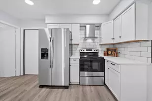 W226N8041 Longview Dr, Waukesha, WI 53089 - Photo 12