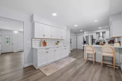 W226N8041  Longview Dr, Waukesha, WI 53089 - Photo 8