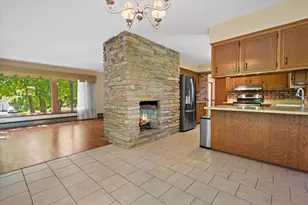 N89W17089 Highland Ct, Menomonee Falls, WI 53051 - Photo 14