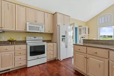 219  Muirfield Ct, North Prairie, WI 53153 - Photo 12