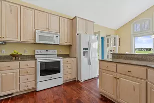 219 Muirfield Ct, North Prairie, WI 53153 - Photo 12