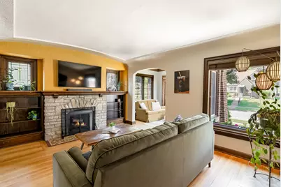 2328 S 59th St, West Allis, WI 53219 - Photo 4