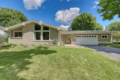 2818  Peninsula Ave, Delafield, WI 53018 - Photo 4