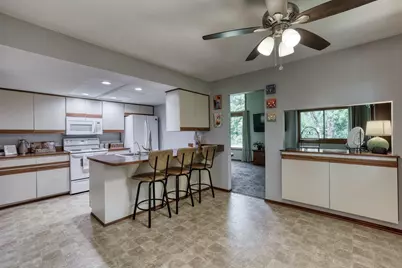 2818  Peninsula Ave, Delafield, WI 53018 - Photo 8