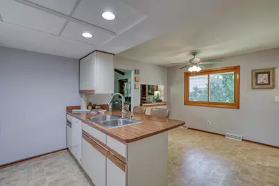 2818  Peninsula Ave, Delafield, WI 53018 - Photo 10