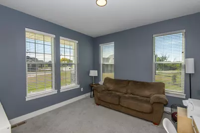 W176N7392  Amethyst Dr, Menomonee Falls, WI 53051 - Photo 8