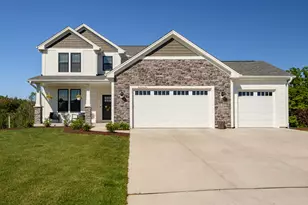 W176N7392 Amethyst Dr, Menomonee Falls, WI 53051 - Photo 2